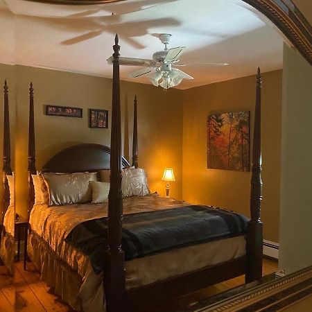 Toba'S Bed & Breakfast Lunenburg Eksteriør billede