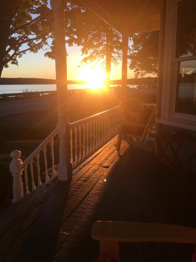 Toba'S Bed & Breakfast Lunenburg Eksteriør billede