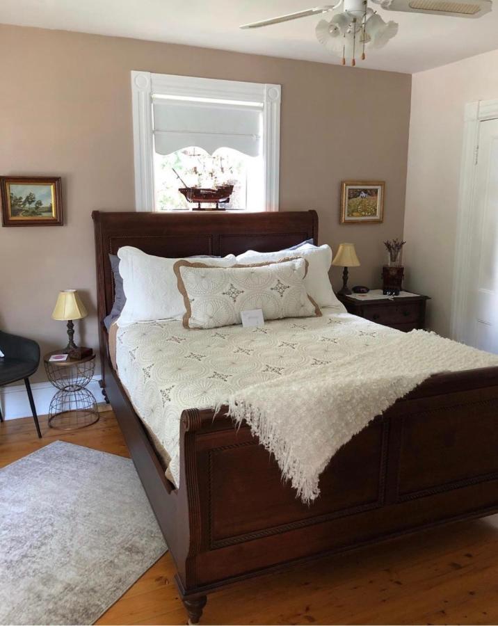 Toba'S Bed & Breakfast Lunenburg Eksteriør billede