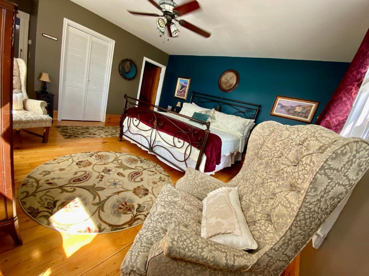 Toba'S Bed & Breakfast Lunenburg Eksteriør billede