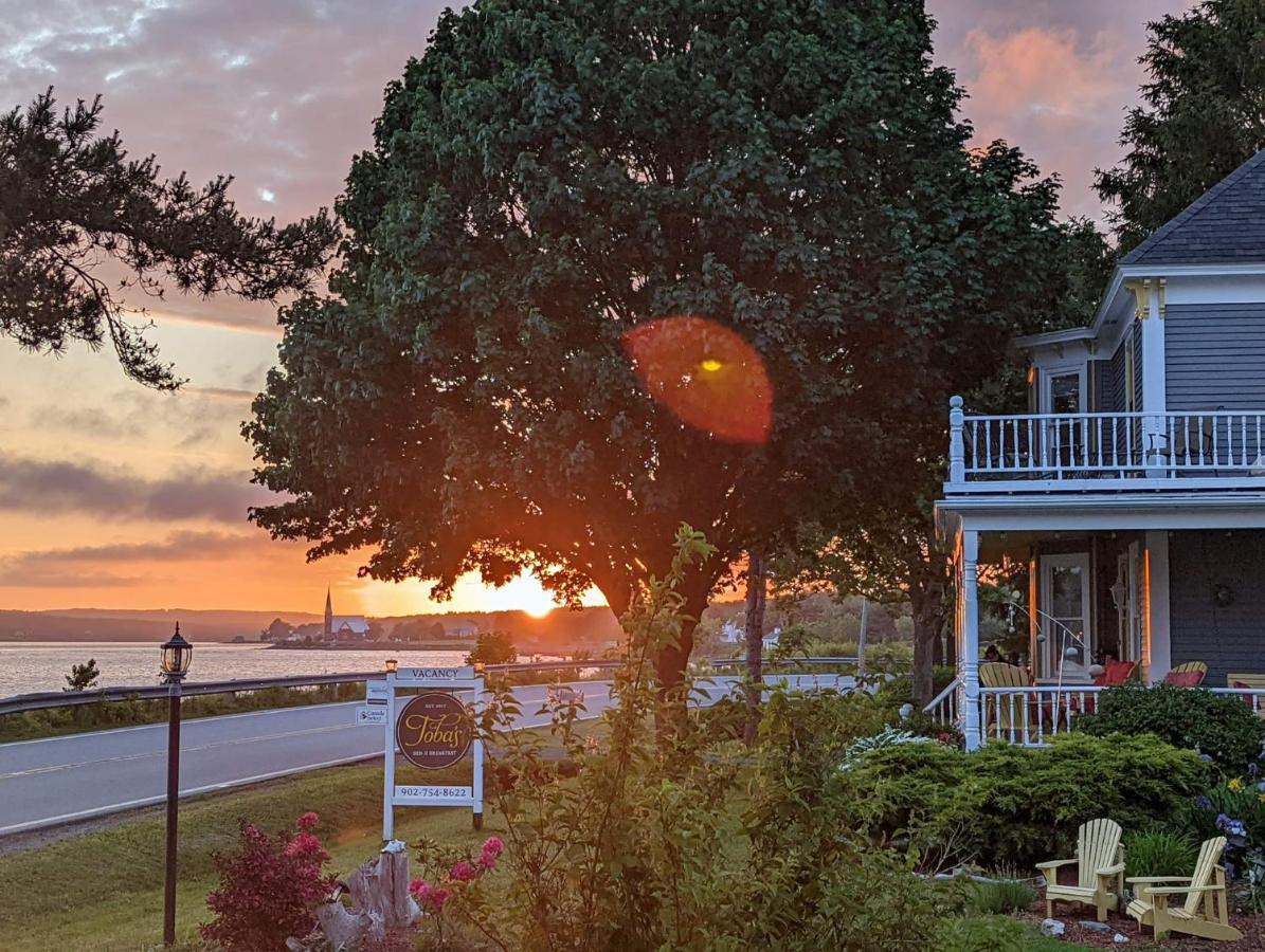 Toba'S Bed & Breakfast Lunenburg Eksteriør billede