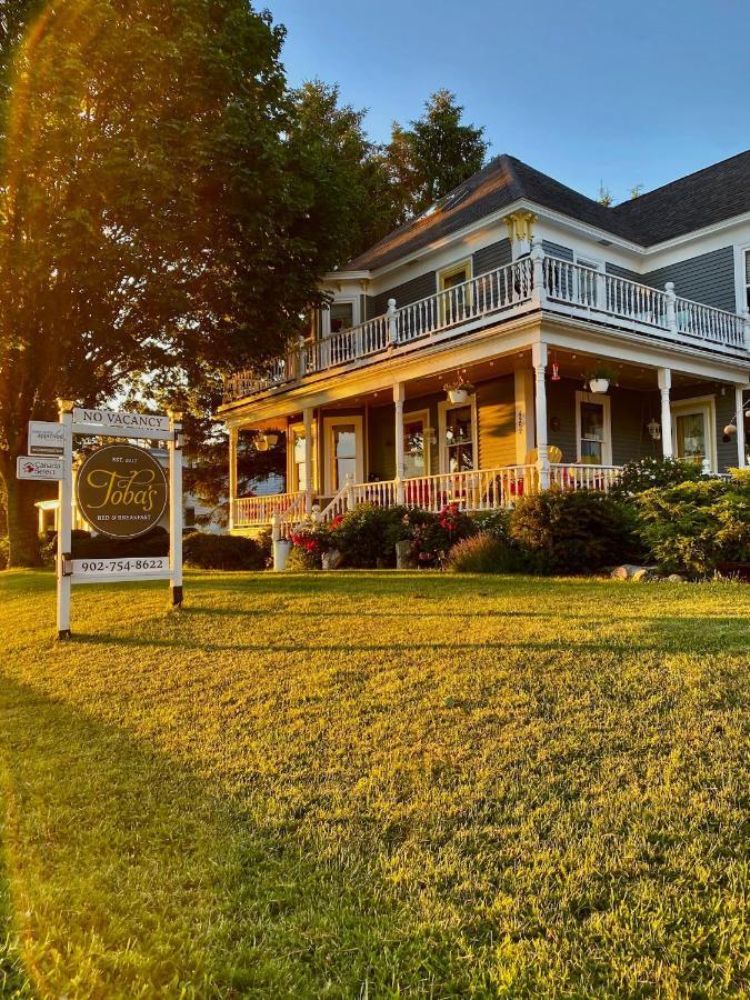 Toba'S Bed & Breakfast Lunenburg Eksteriør billede