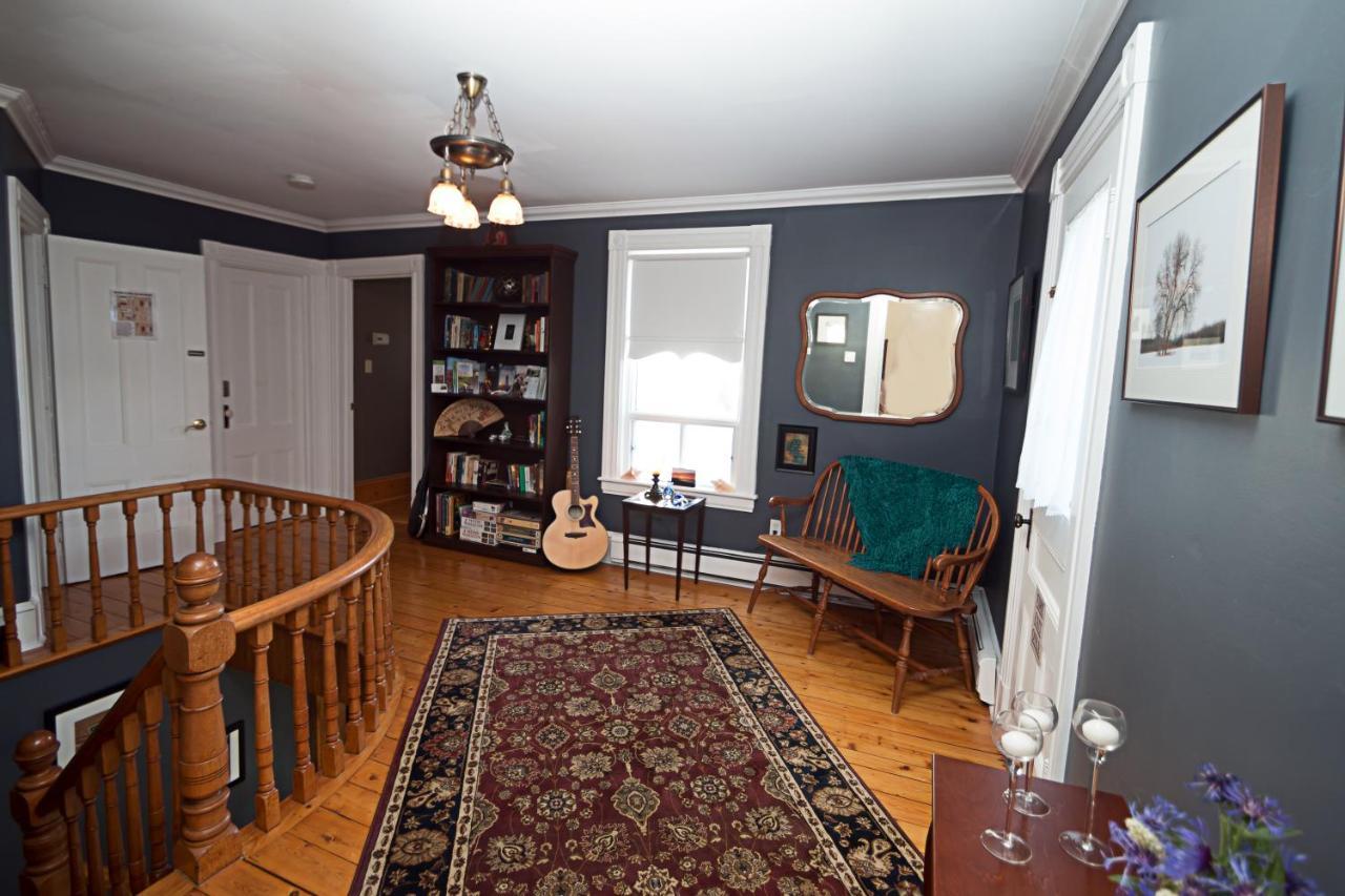 Toba'S Bed & Breakfast Lunenburg Eksteriør billede