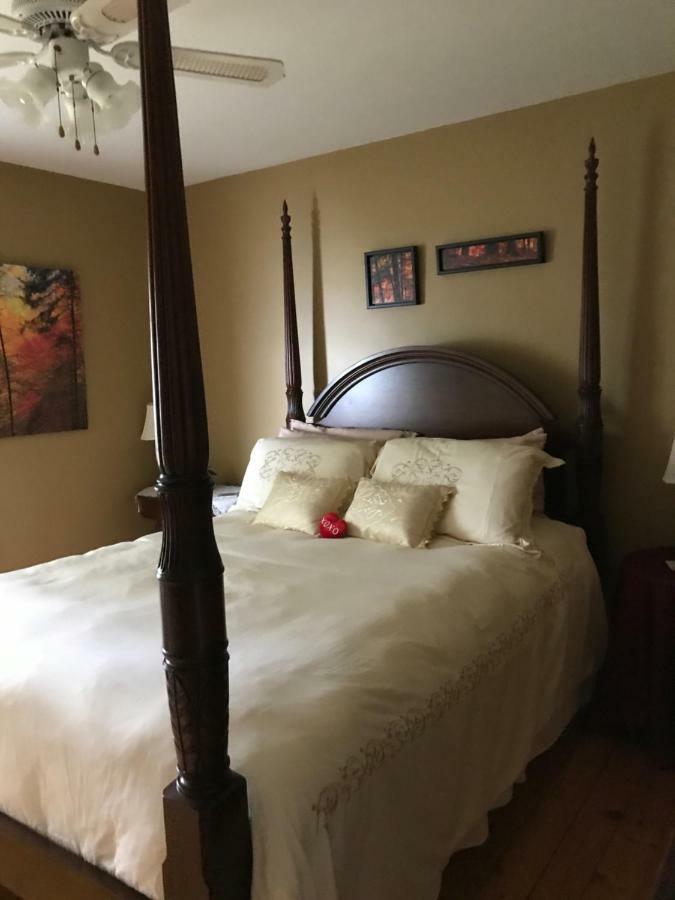 Toba'S Bed & Breakfast Lunenburg Eksteriør billede